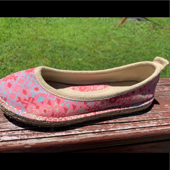 Acorn brand espadrille flats, PERFECT FOR SUMMER! - Picture 3 of 7